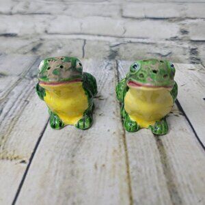 Vig Frog Salt and Pepper Shakers Porcelain Green Cork Yellow Belly Japan 2.25"